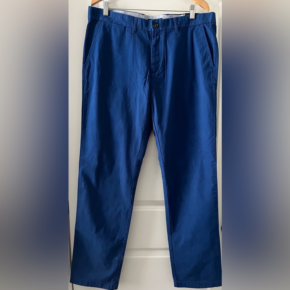 Tommy Hilfiger Men’s Flat Front Blue Chino Pants 36/34 Classic Preppy Retro NWT